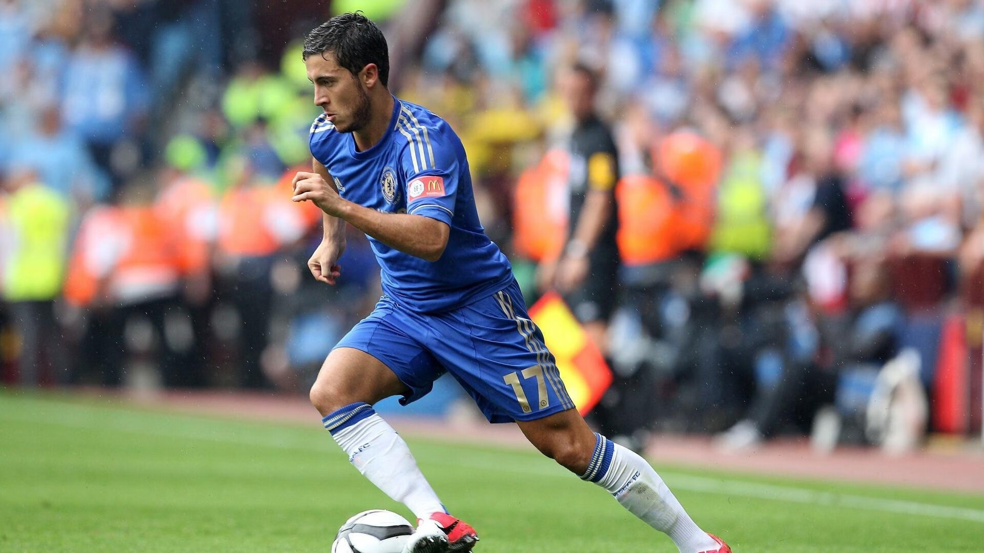 高尔在橄榄球冠军锦标赛中大放异彩，展现无与伦比的突破力，橄榄球和高尔夫的区别